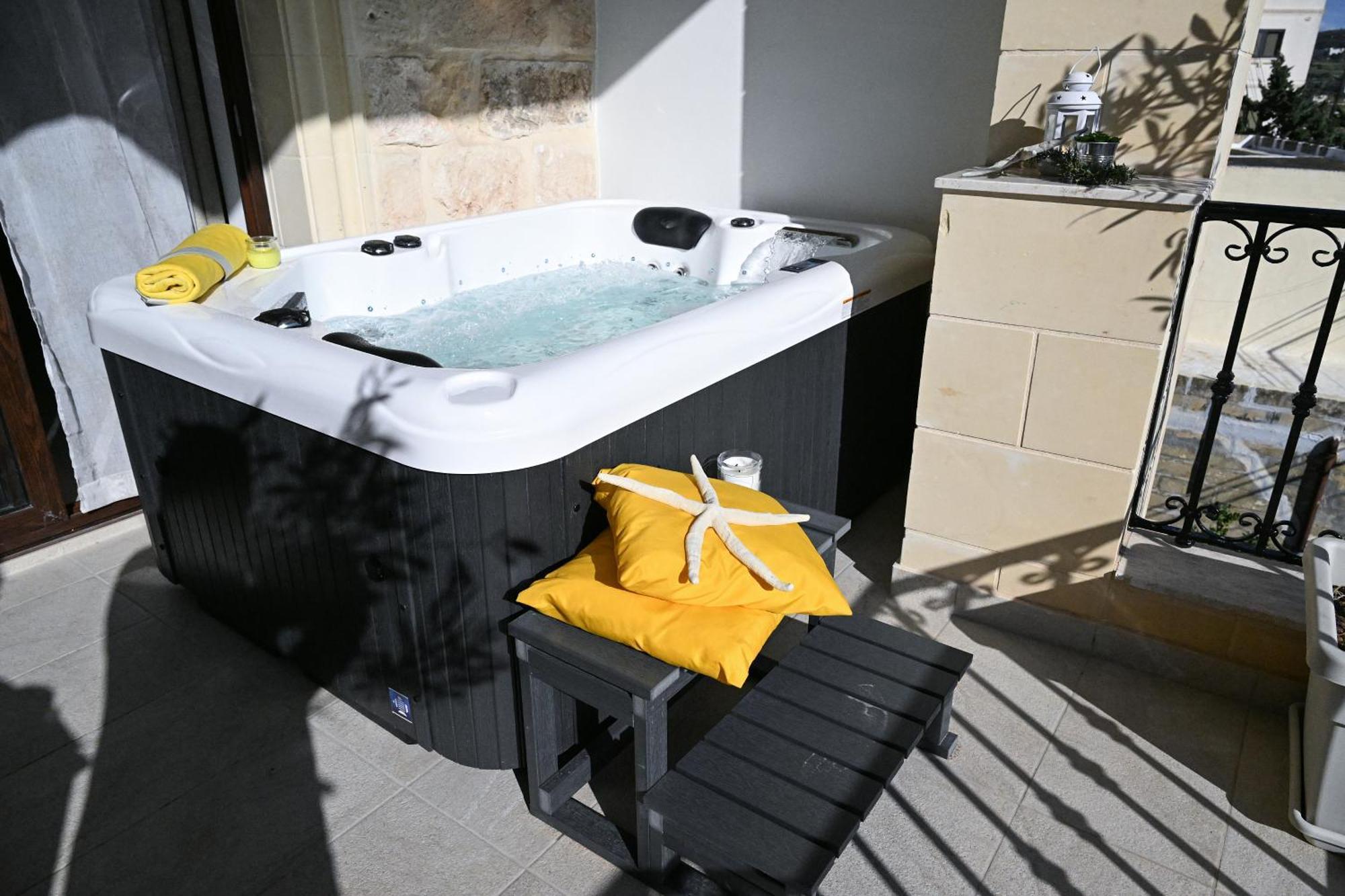 Ta'Lonza Luxury Near Goldenbay With Hot Tub App1 Apartman Mellieħa Kültér fotó