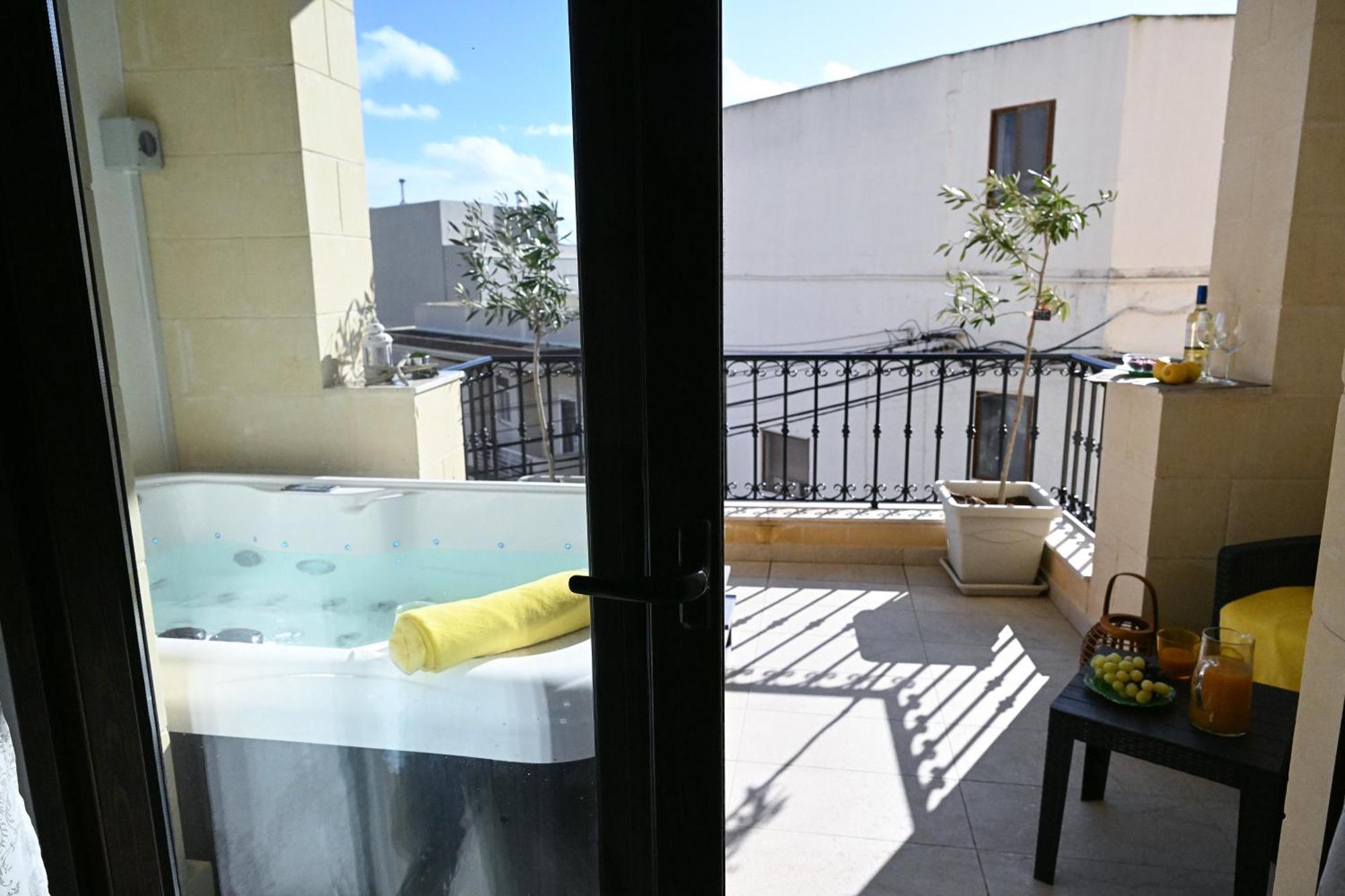 Ta'Lonza Luxury Near Goldenbay With Hot Tub App1 Apartman Mellieħa Kültér fotó
